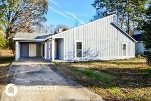 5720 Twain Dr in Ellenwood, GA - Building Photo