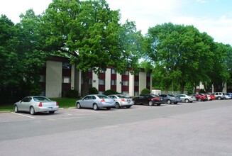 Glenwood Terrace in Mankato, MN - Building Photo - Building Photo