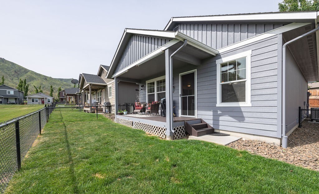 2131 Roper Ln in Wenatchee, WA - Building Photo