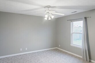 504 Marquis Cir in Dayton, IN - Foto de edificio - Building Photo