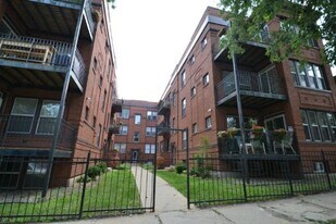 1623 W Wallen Ave, Unit 3 in Chicago, IL - Building Photo