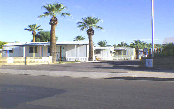 Periwinkle MHP-61 Spaces in Phoenix, AZ - Building Photo - Building Photo