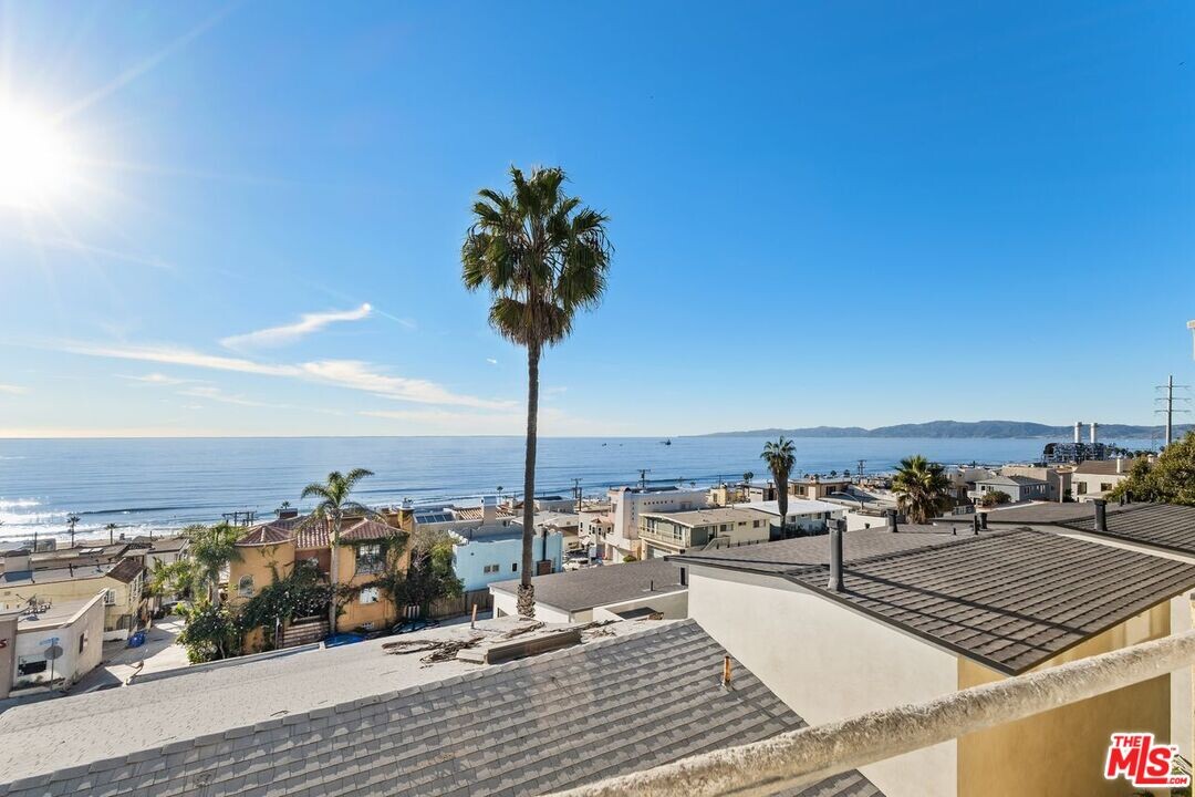 4113 Crest Dr in Manhattan Beach, CA - Building Photo