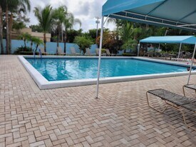 14917 Wedgefield Dr, Unit International Club Delray in Delray Beach, FL - Building Photo