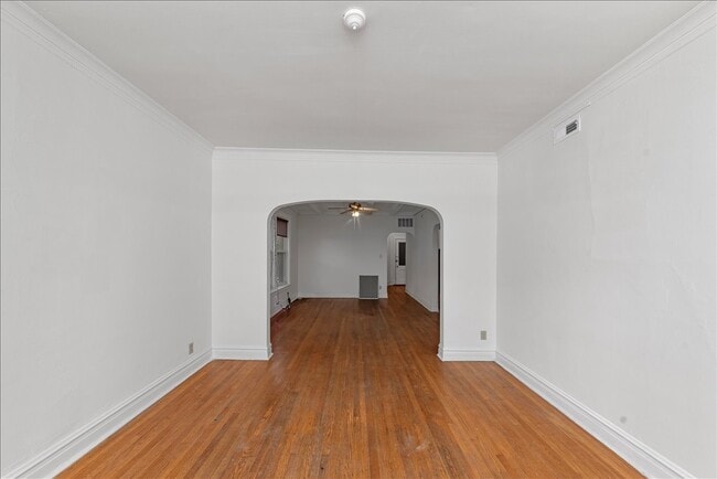 1353 W Catalpa Ave in Chicago, IL - Building Photo - Building Photo