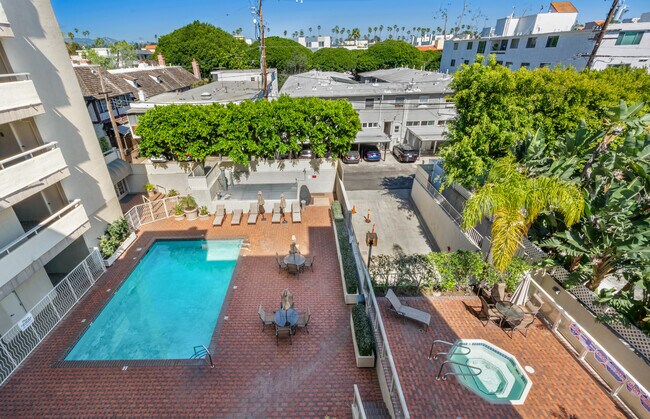 801 Ocean Ave, Unit 401 in Santa Monica, CA - Foto de edificio - Building Photo