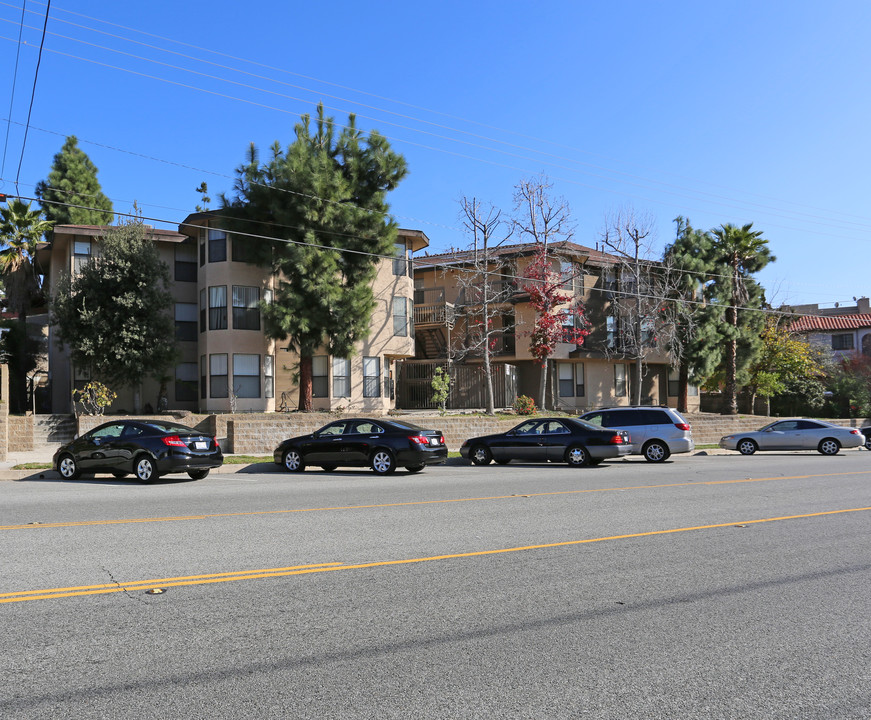 2935 Montrose Ave in La Crescenta, CA - Building Photo