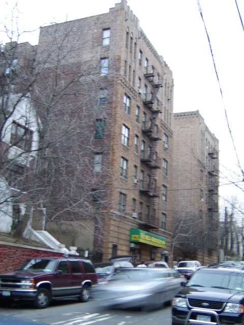 2770 Kingsbridge Ter in Bronx, NY - Building Photo