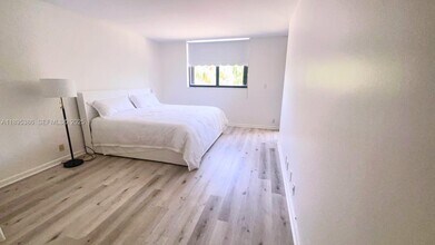 170 Ocean Ln Dr in Key Biscayne, FL - Foto de edificio - Building Photo