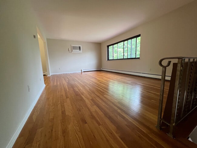 429 10th St, Unit 2 in Palisades Park, NJ - Building Photo - Building Photo