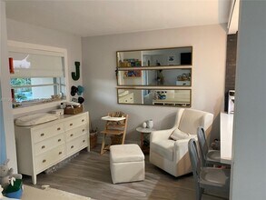 2201 Brickell Ave, Unit 902 in Miami, FL - Building Photo - Building Photo