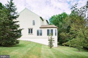 15 Ridings Way in West Chester, PA - Building Photo