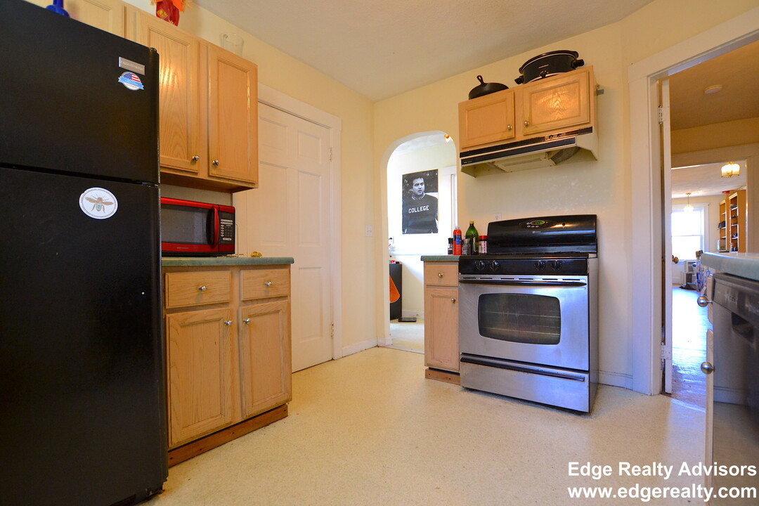 28 Manet Rd, Unit 2 in Chestnut Hill, MA - Building Photo