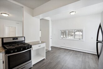 2755 Pierce St NE in Minneapolis, MN - Building Photo - Building Photo