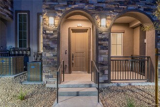 10557 Ridge Glow Ave in Las Vegas, NV - Building Photo - Building Photo