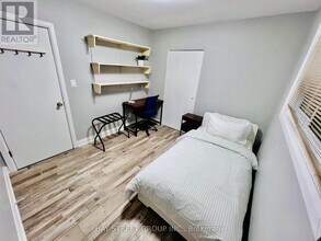 34 Stanley Ave in Kitchener, ON - Building Photo - Building Photo