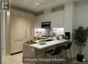 123 Maurice Dr in Oakville, ON - Building Photo - Building Photo