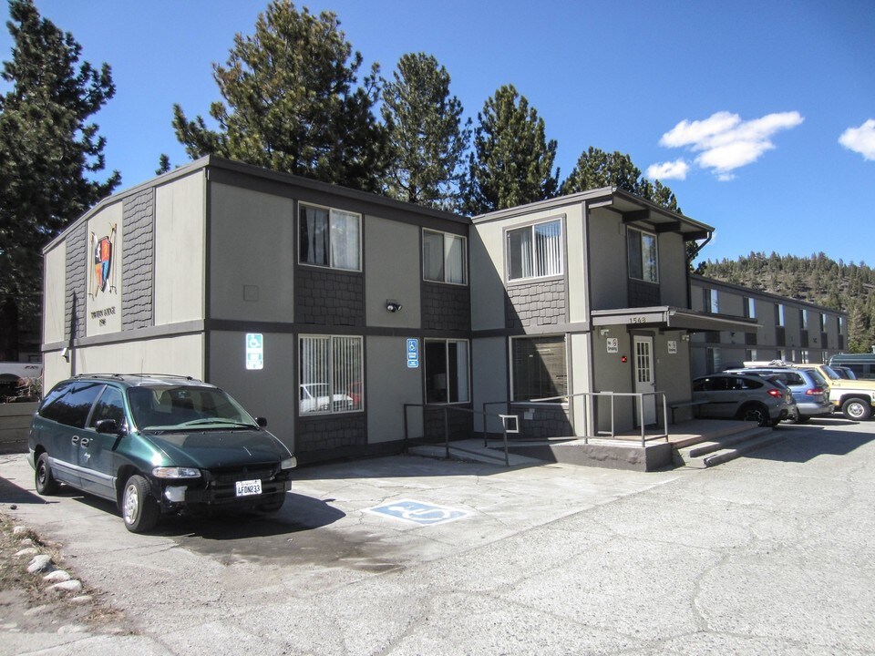 1548-1566 Tavern Rd in Mammoth Lakes, CA - Foto de edificio