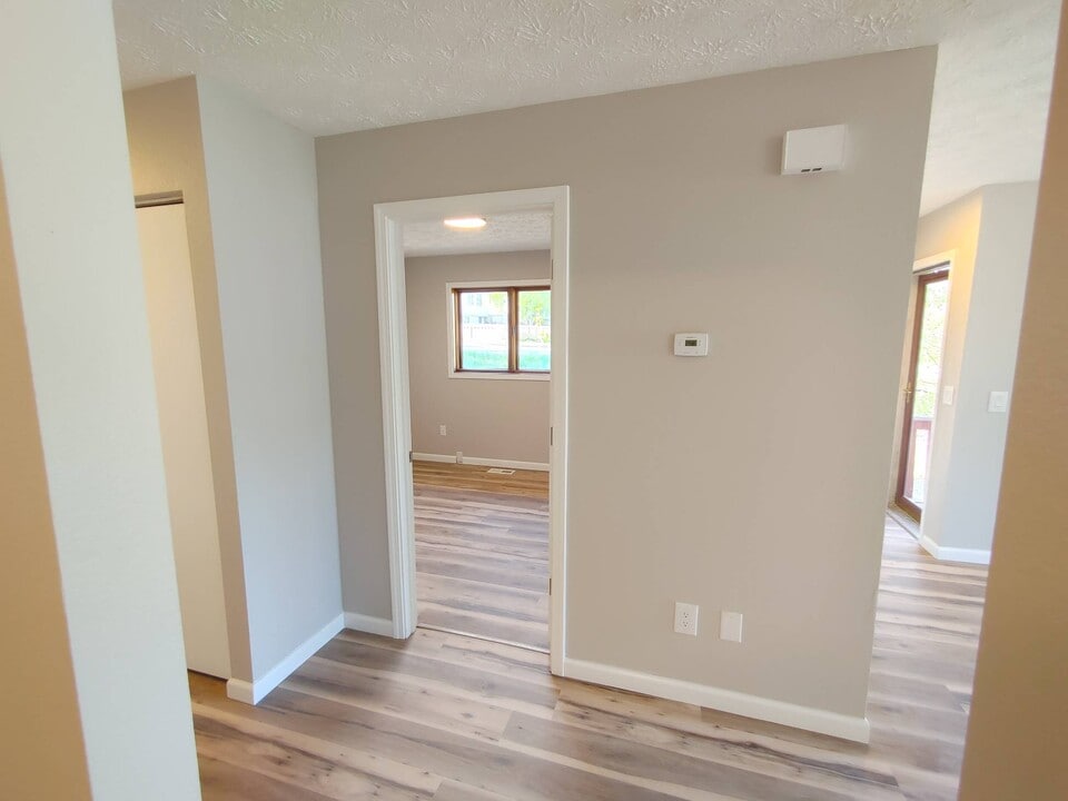 566 N Bailey St in Palmer, AK - Building Photo