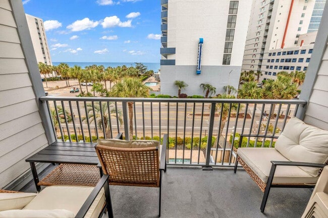 2000 S Ocean Blvd in Myrtle Beach, SC - Building Photo - Building Photo