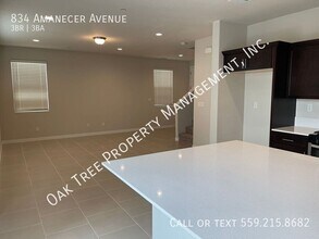 834 Amanecer Ave in Clovis, CA - Building Photo - Building Photo
