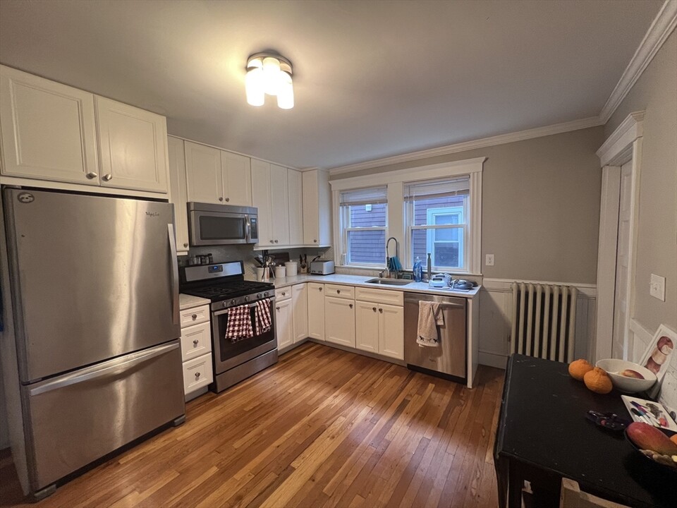 7 Roberts Rd, Unit 2 in Cambridge, MA - Building Photo