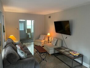 1505 White St, Unit Two bedroom in Key West, FL - Foto de edificio - Building Photo