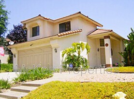 12951 Pipilo Ct in San Diego, CA - Building Photo