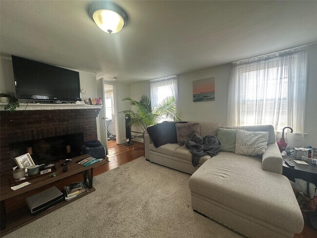 6 Florence Ave in Syosset, NY - Building Photo - Building Photo