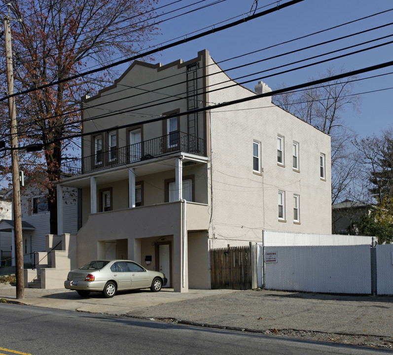 335 Bradley Ave in Staten Island, NY - Building Photo