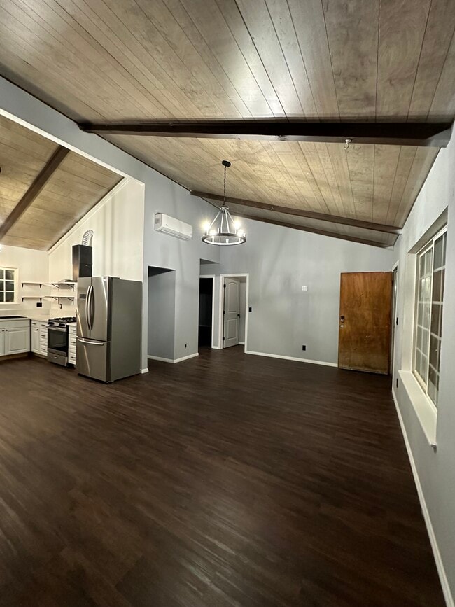 221 S Valley St in Ridgecrest, CA - Building Photo - Building Photo