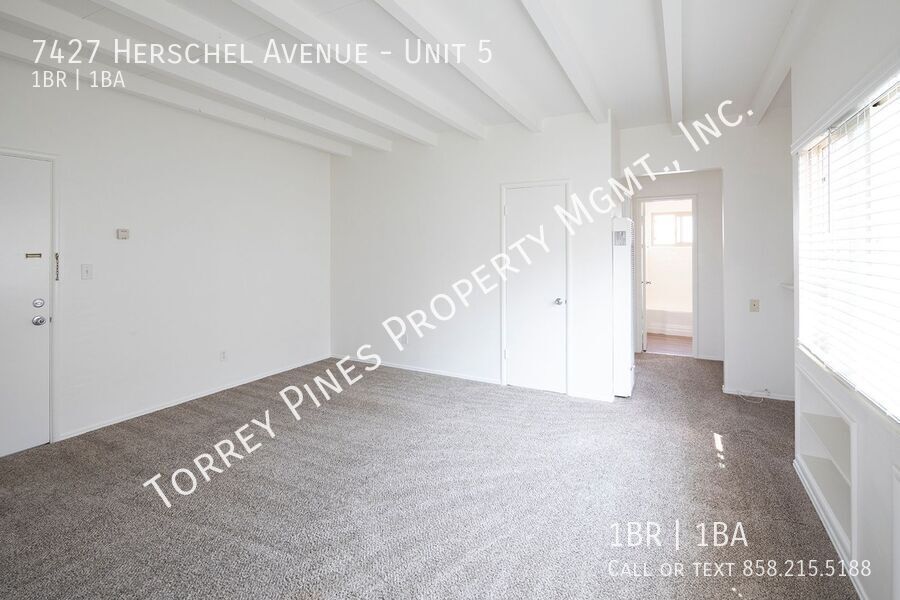 7427 Herschel Ave in San Diego, CA - Building Photo