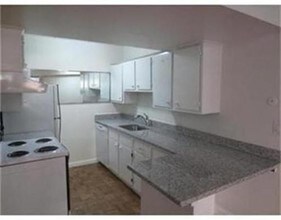 125 Pleasant St-Unit -101 in Brookline, MA - Building Photo - Building Photo