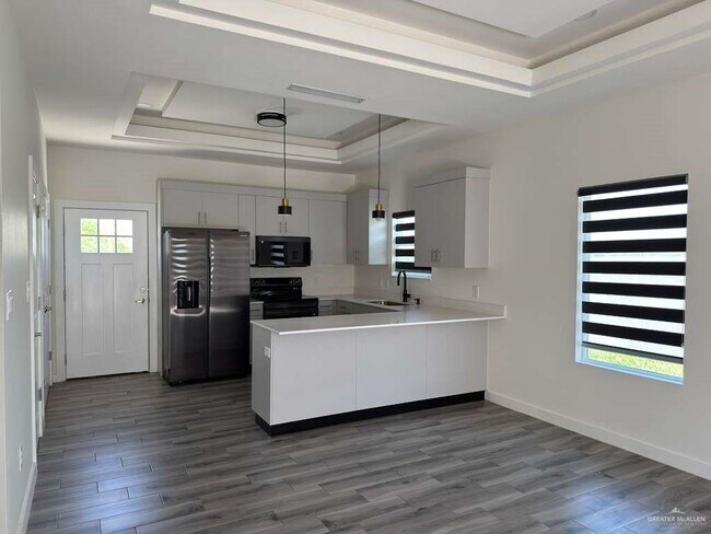 7 E Iris Ave in McAllen, TX - Building Photo - Building Photo