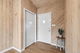 3 Harbor Rd in Hampton Bays, NY - Building Photo - Building Photo