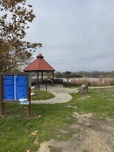 33 Lakeview Ct in Novato, CA - Building Photo - Building Photo