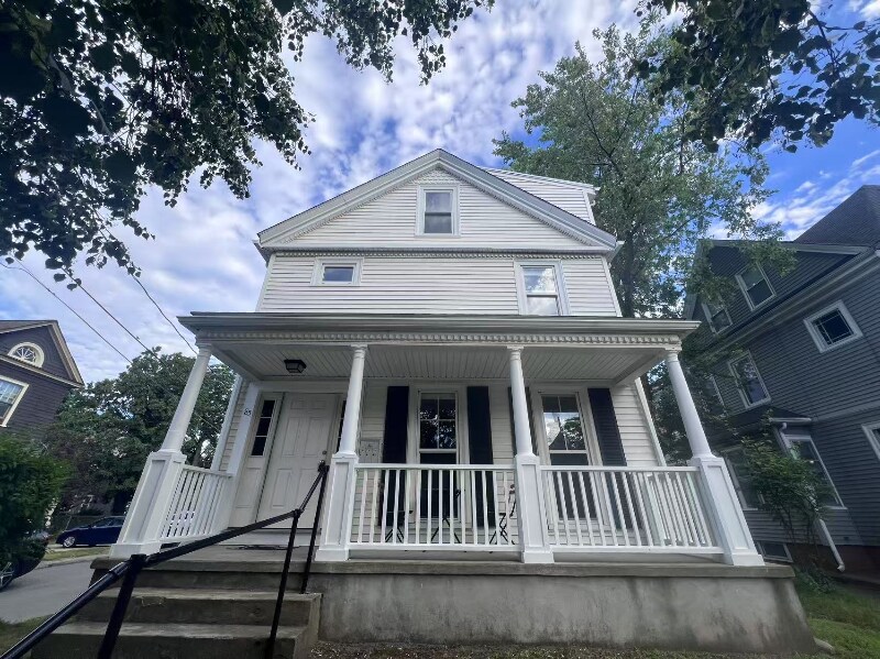 85 Mt Auburn St in Watertown, MA - Building Photo