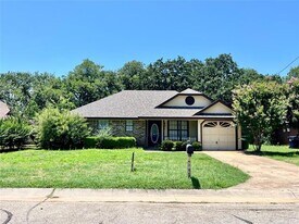 301 Joshua St in Denton, TX - Building Photo