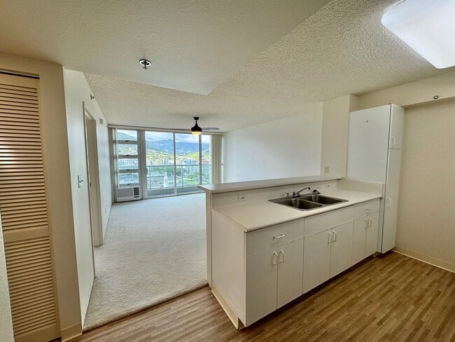 1450 Young St in Honolulu, HI - Building Photo - Building Photo