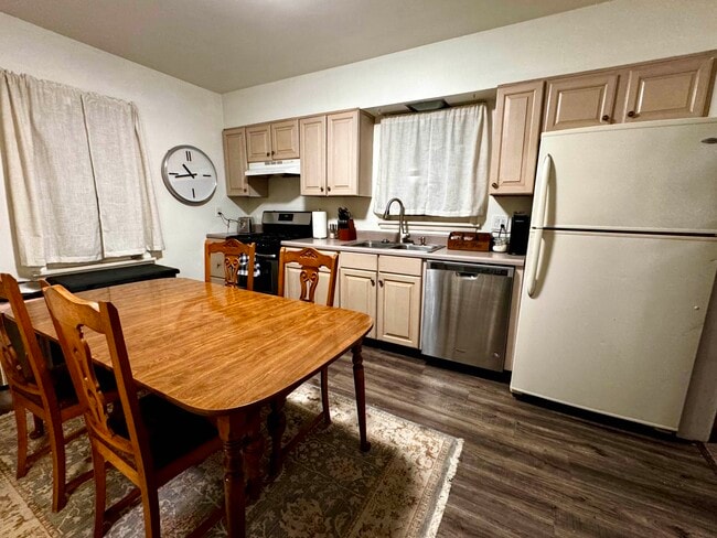 317 E Willamette Ave, Unit 317 Downstairs in Colorado Springs, CO - Foto de edificio - Building Photo