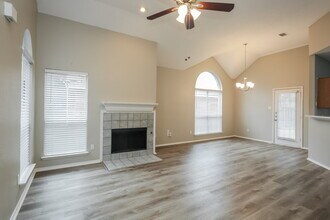 2124 Creek Royal Dr in Mesquite, TX - Building Photo - Building Photo