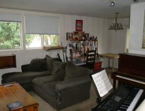 22 Tamalpais Ave in San Anselmo, CA - Foto de edificio - Other