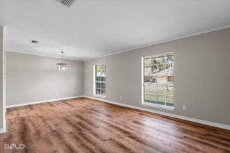 425 N Dresden Cir in Shreveport, LA - Foto de edificio - Building Photo