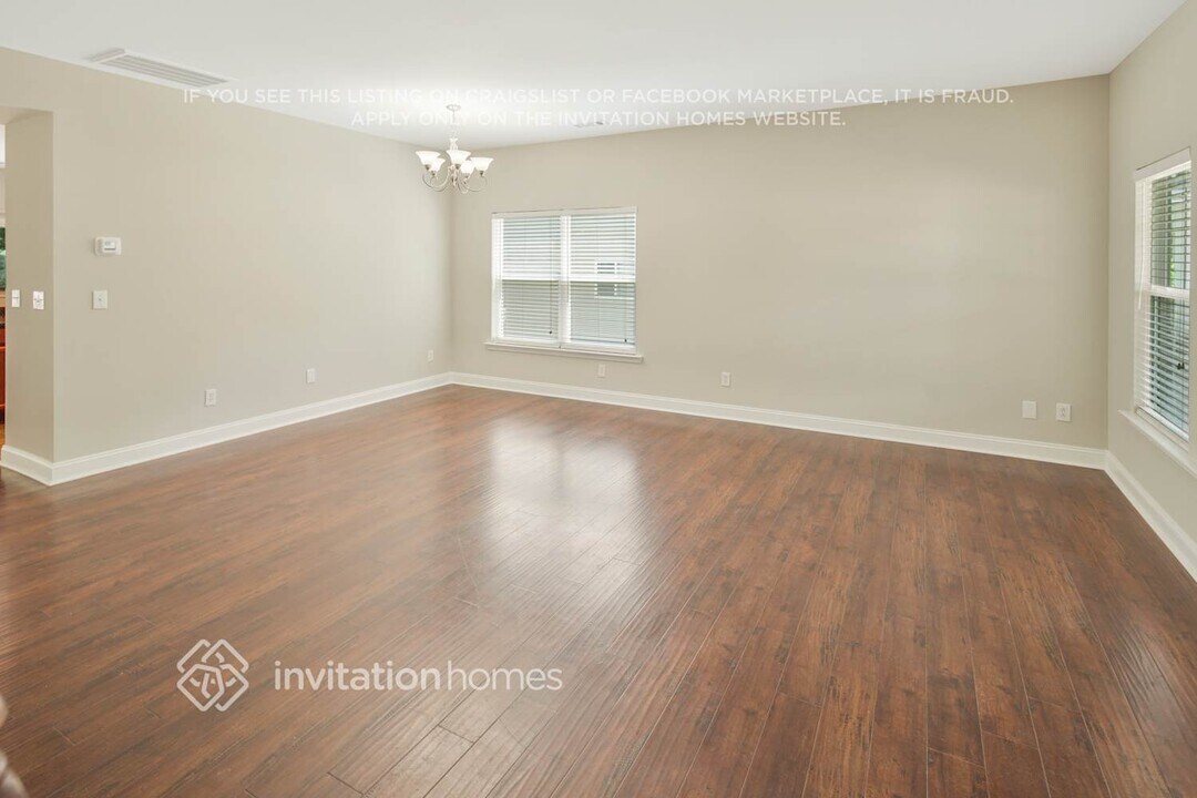 7038 Evanton Loch Rd in Charlotte, NC - Foto de edificio