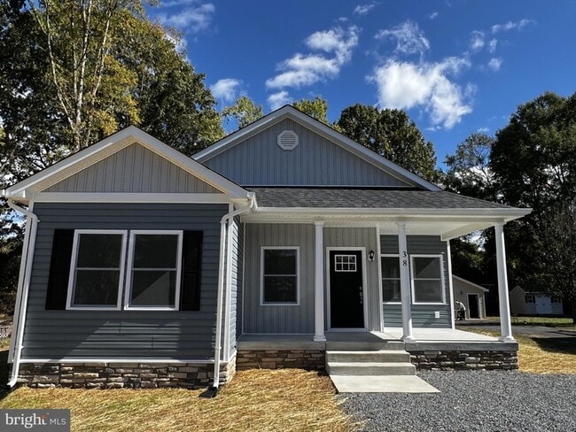 38 Meadow View Ln in Colonial Beach, VA - Building Photo - Building Photo