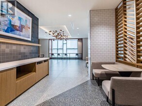 2495 Eglinton Ave W in Mississauga, ON - Building Photo - Building Photo