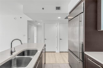 55 SE 6th St, Unit 3208 in Miami, FL - Building Photo - Building Photo