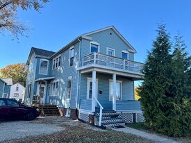 110 S Pleasant St, Unit C in Princeton, IL - Building Photo