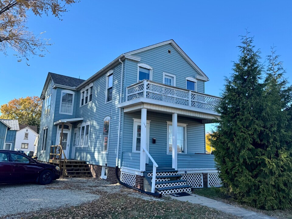 110 S Pleasant St, Unit C in Princeton, IL - Building Photo