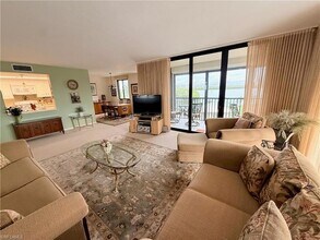 15 Bluebill Ave, Unit 3502 in Naples, FL - Foto de edificio - Building Photo